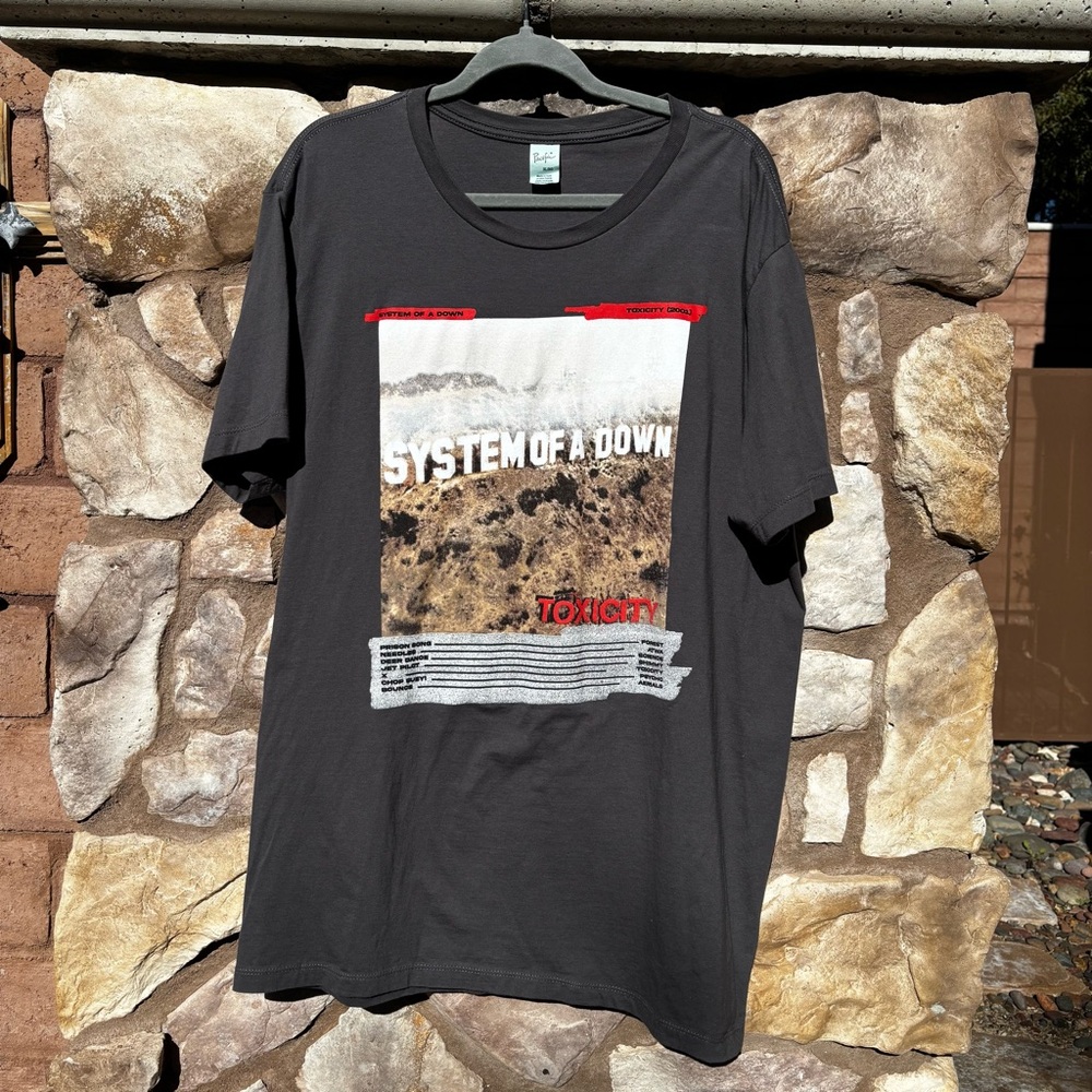 Vintage System of a Down Toxicity 2001 T-shirt Size XL Grey Short Sleeve Y2K